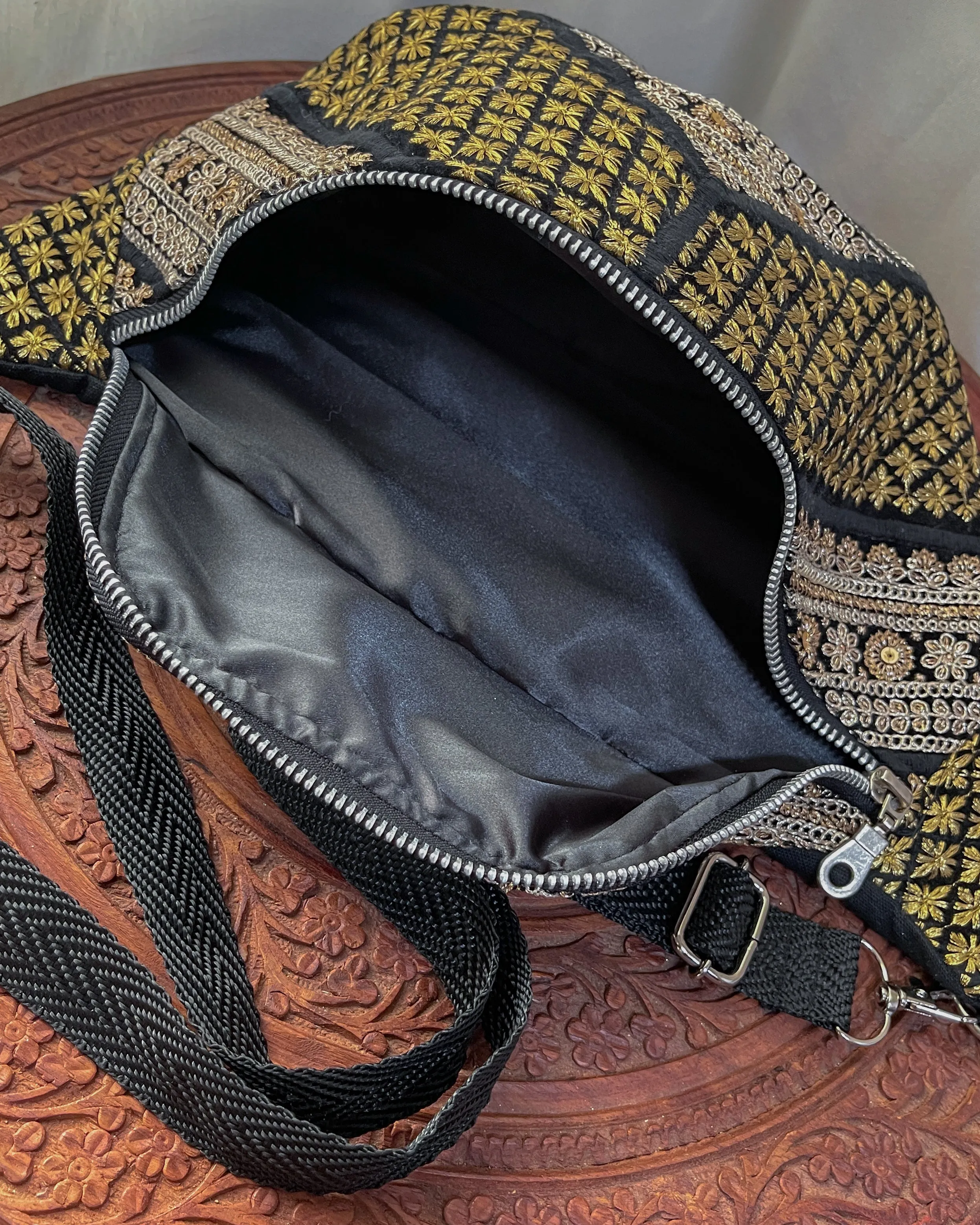Big embroidered fanny pack